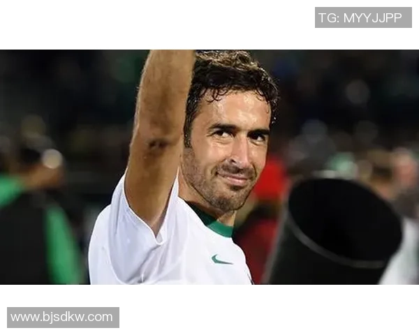 足球巨星争锋：盘点当今足坛最具影响力的球员与他们的传奇故事